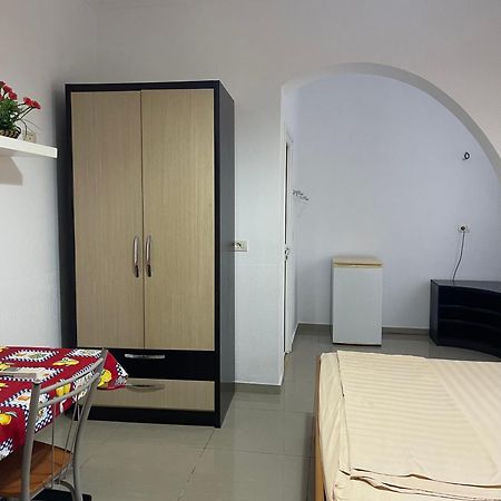 Guest House Lionel Durres Exterior photo