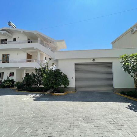 Guest House Lionel Durres Exterior photo