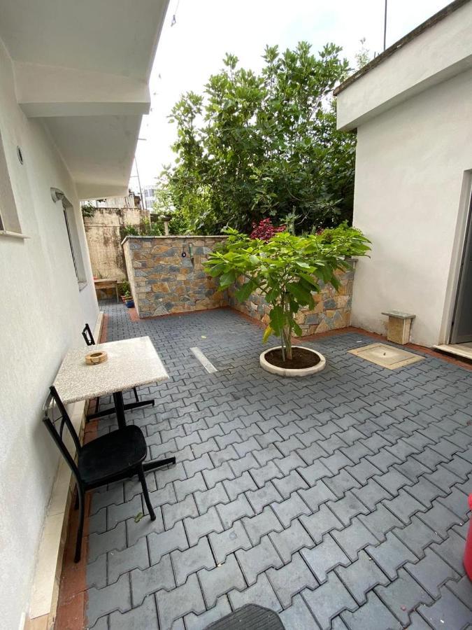 Guest House Lionel Durres Exterior photo