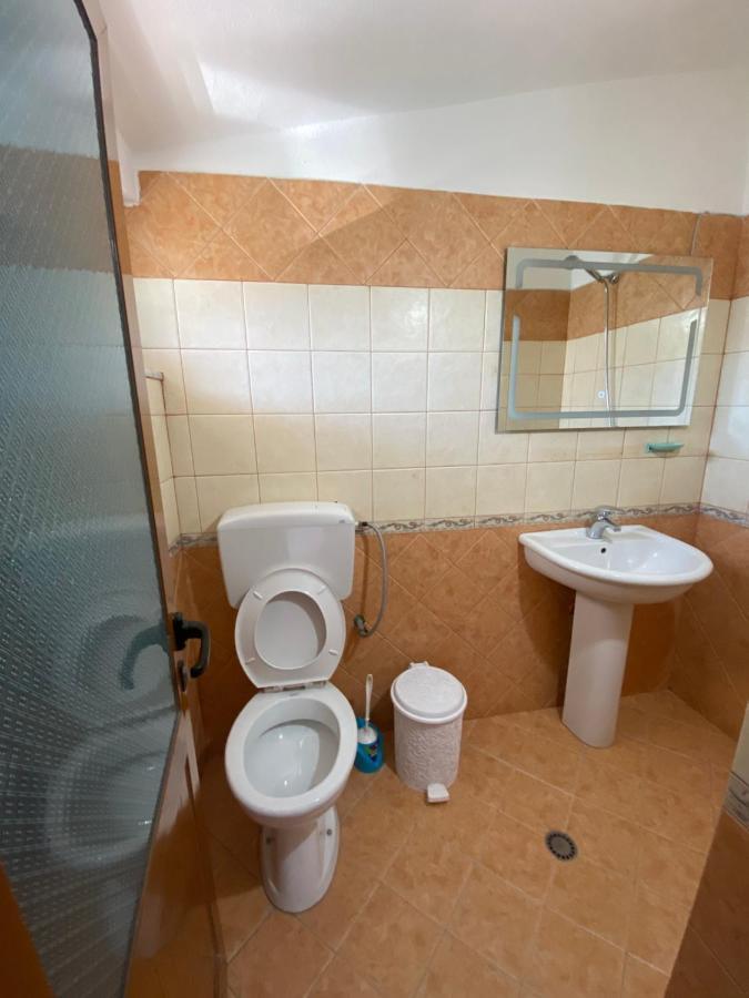 Guest House Lionel Durres Exterior photo