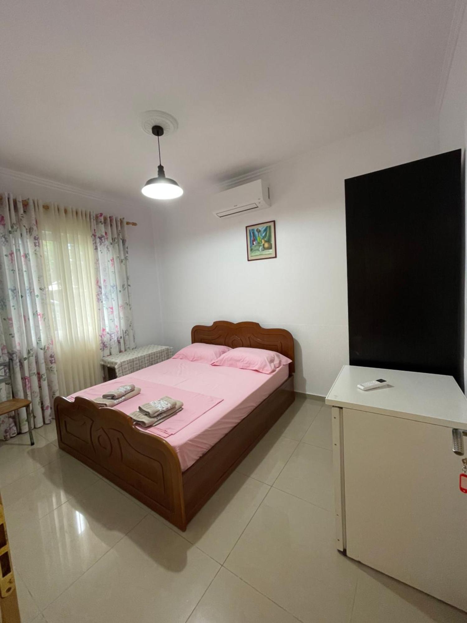 Guest House Lionel Durres Exterior photo