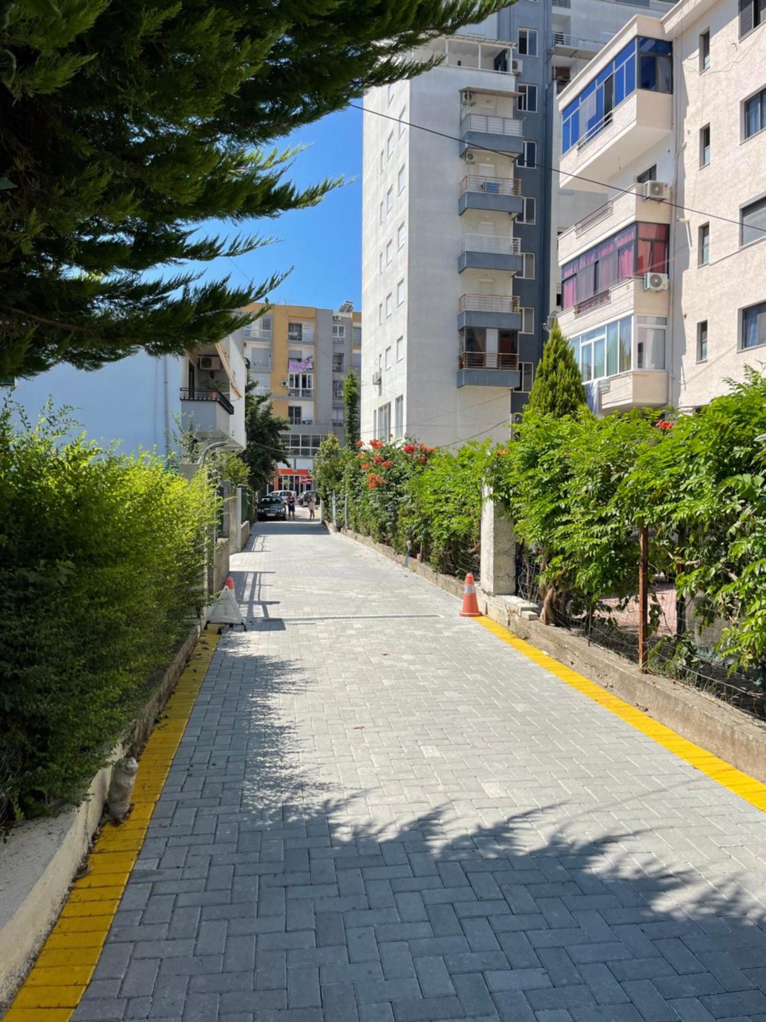 Guest House Lionel Durres Exterior photo