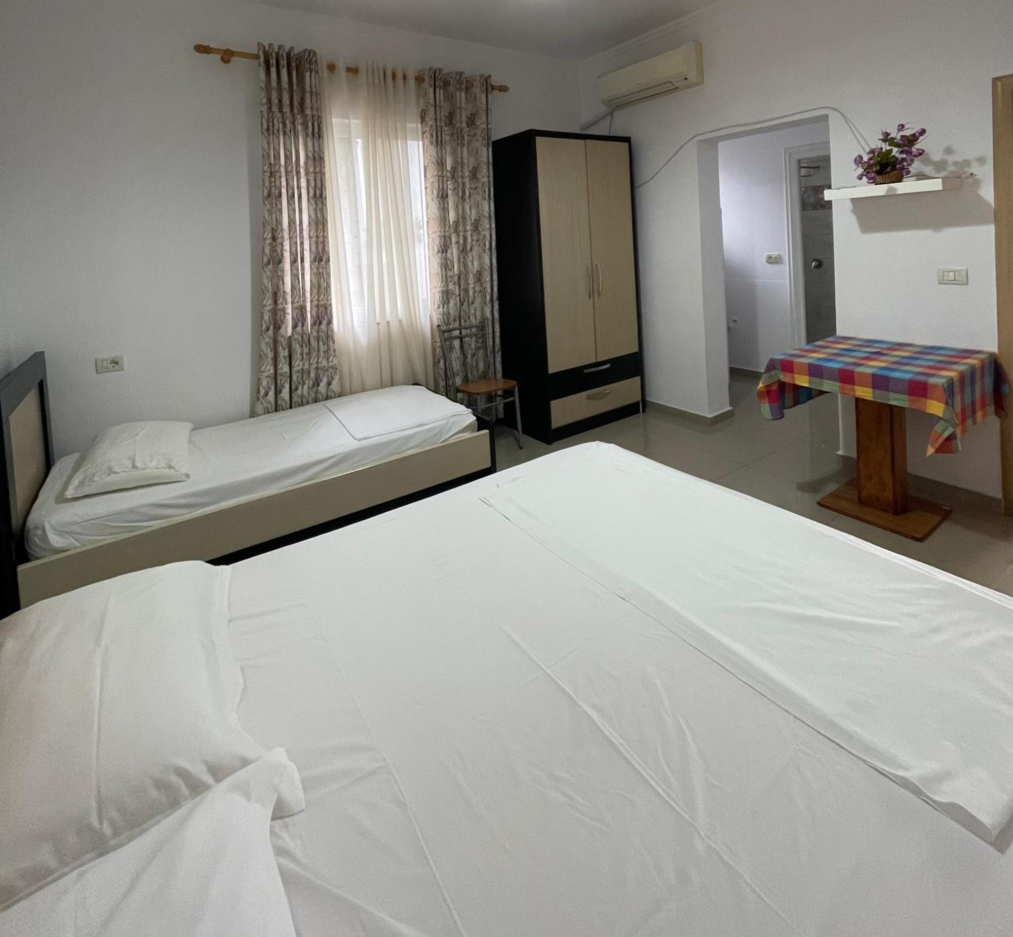 Guest House Lionel Durres Exterior photo