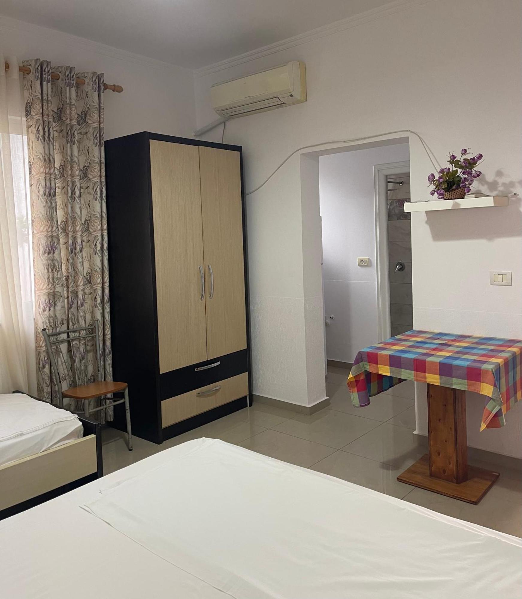 Guest House Lionel Durres Exterior photo